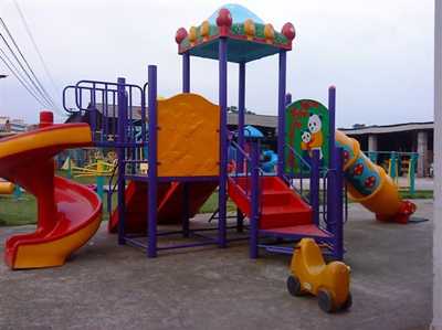 孩子玩幼兒園滑梯注意危險系數(shù)高嗎？